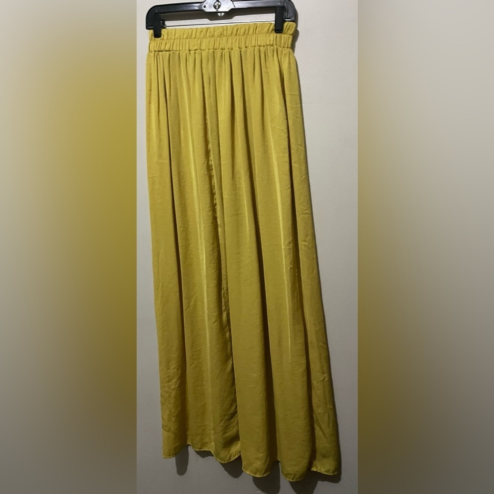 Minimalist yellow Skirt